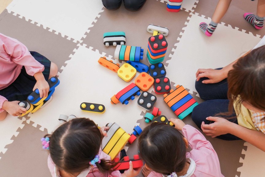 Negocio de Guardería en Casa: Cultiva Mentes Jóvenes y Construye Comunidad Inicia una Guardería desde Casa: Soluciones de Cuidado Infantil Seguras y Sostenibles