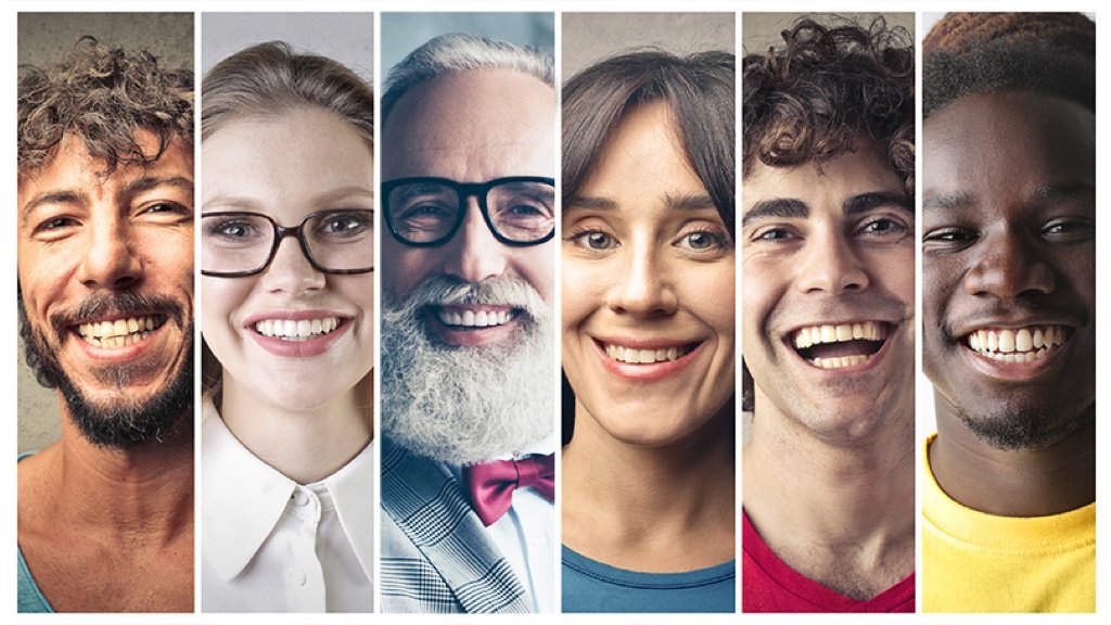 Comienza tu Viaje Hacia una Sonrisa Más Saludable Grupo de personas felices mostrando sonrisas vibrantes y naturales